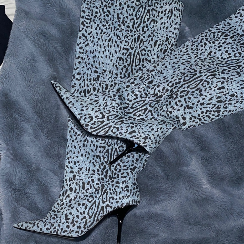 Good American Light Blue and Black Leopard Print Knee-High Stiletto Boots